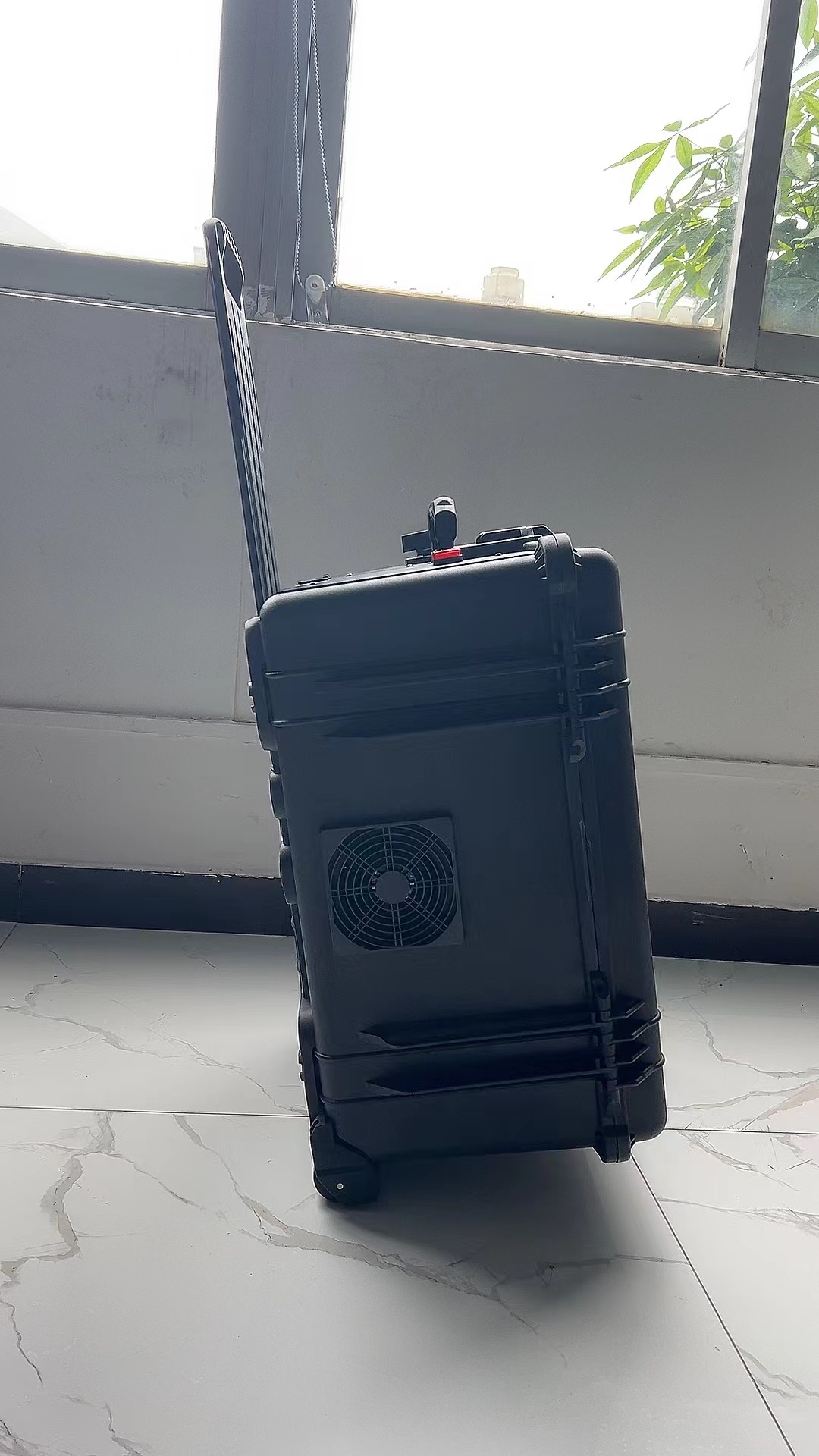 涿鹿手拉箱型移动通信干扰器